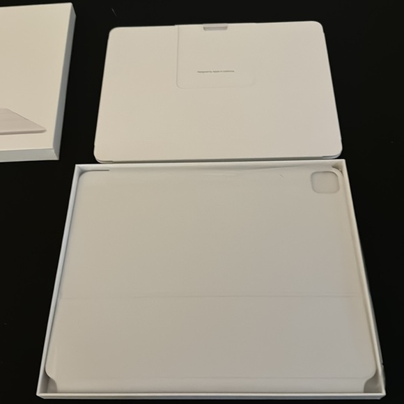 APPLE IPAD MAGIC KEYBOARD NWT IN BOX - Picture 3 of 6